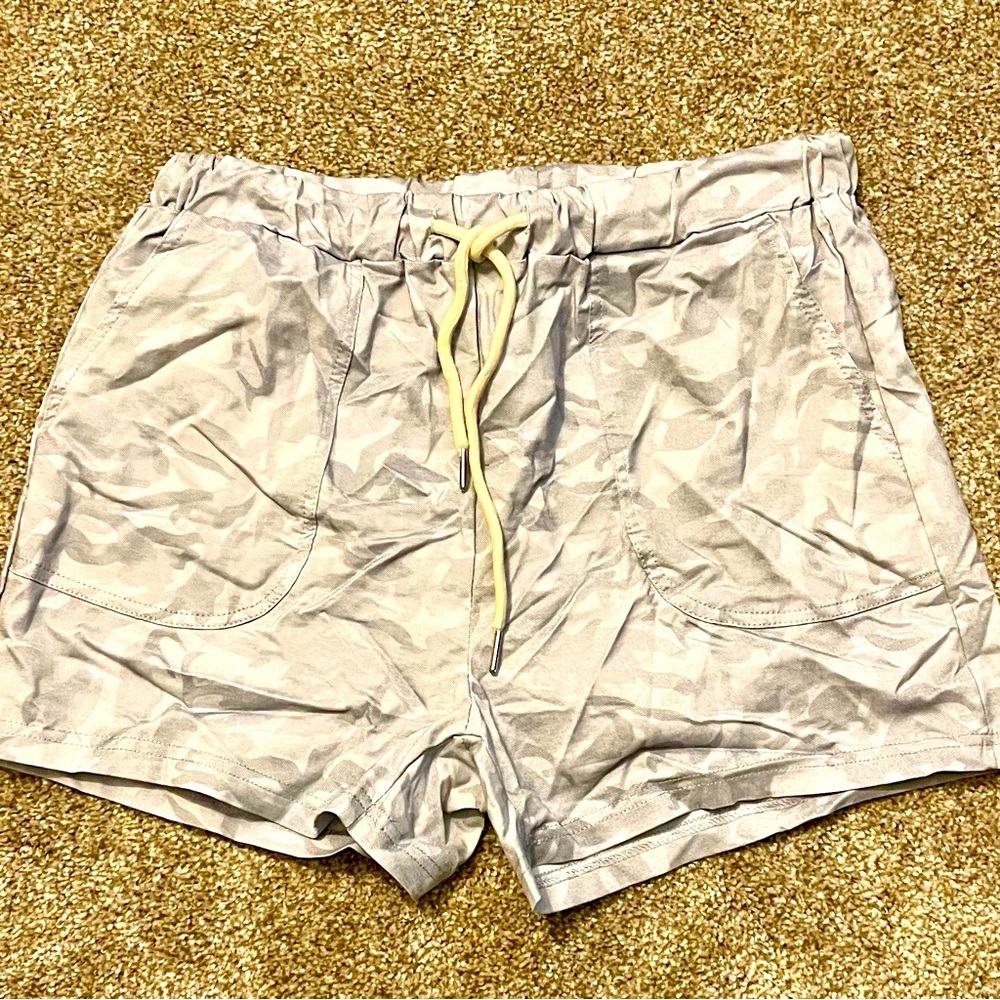 Short gray camouflage